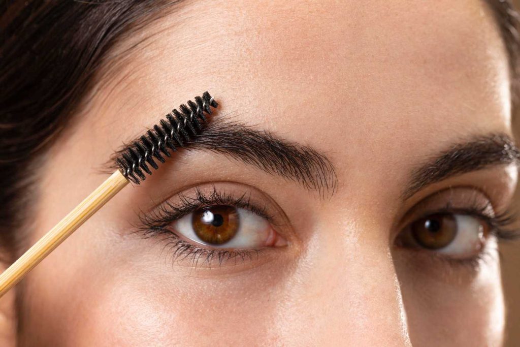 7 روش سریع برای مرتب کردن ابروهای نامرتب و ثابت نگه داشتنشان